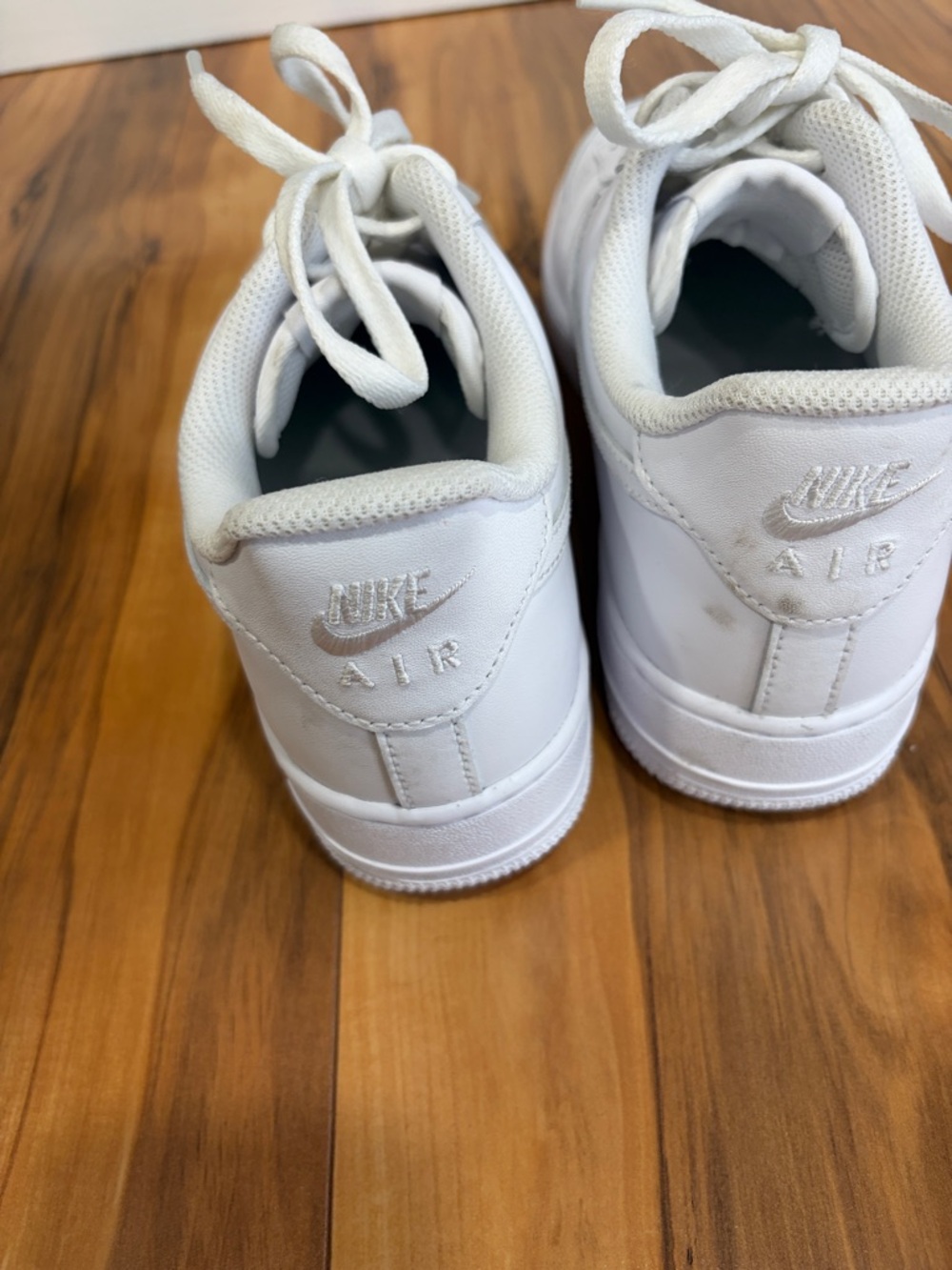 Nike Men’s White Low-Top Leather AF1/Air Forces-sneakers - Picture 9 of 11